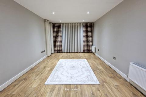 2 bedroom flat to rent, Saffron Court, Cockfosters EN4