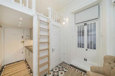 Studio to rent, Harrington Gardens, London SW7