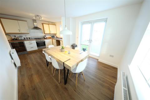 3 bedroom semi-detached house for sale, Greenwich Park, Kingswood, Hull