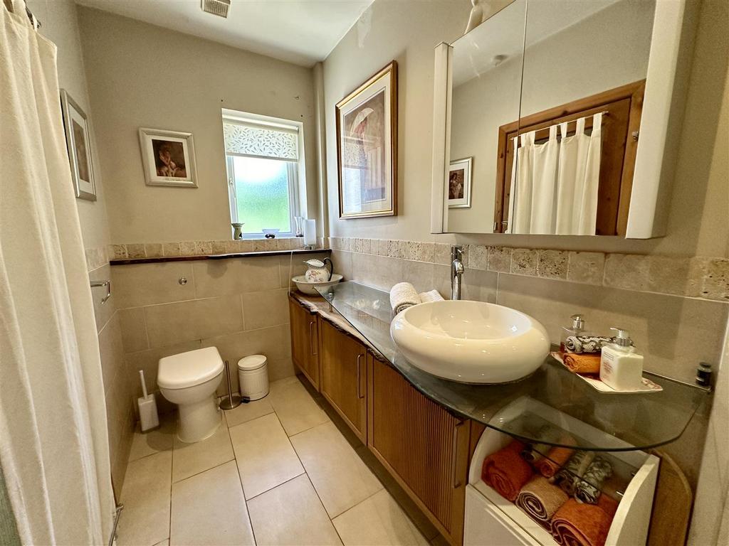 D/S Shower room