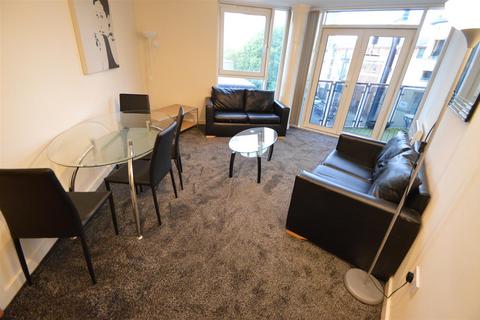 2 bedroom flat to rent, Bishops Corner, Hulme M15