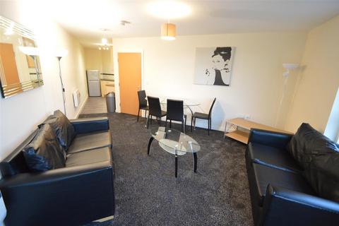 2 bedroom flat to rent, Bishops Corner, Hulme M15