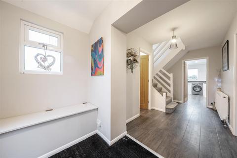 12 Birch Drive, Brantham, Manningtree, CO11 1TF