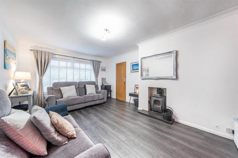 12 Birch Drive, Brantham, Manningtree, CO11 1TF
