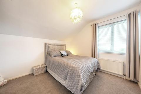 12 Birch Drive, Brantham, Manningtree, CO11 1TF