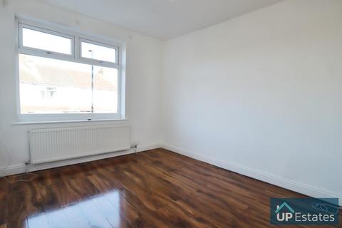 3 bedroom end of terrace house to rent, Meadow Road, Coventry