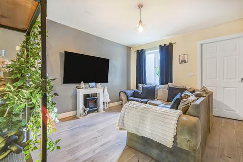 3 bedroom end of terrace house for sale, Moins Close, Halifax HX2