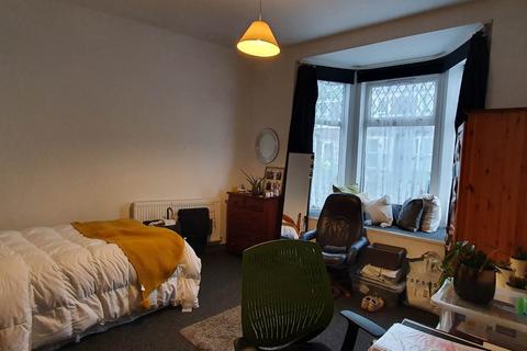 2 bedroom flat to rent, Miskin Street, Cathays, Cardiff