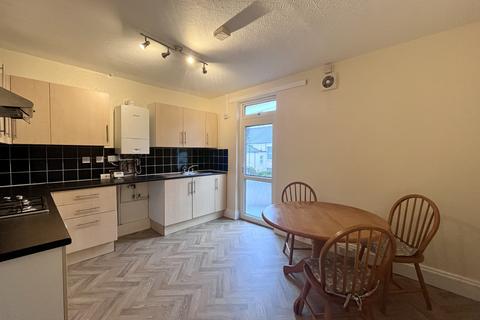 3 bedroom flat to rent, May Terrace, Plymouth PL4