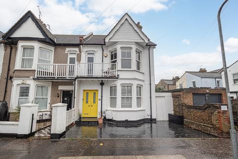 4 bedroom end of terrace house for sale, Chelsea Avenue, Southend-on-sea, SS1