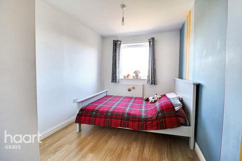 2 bedroom flat for sale, The Chase, Grays