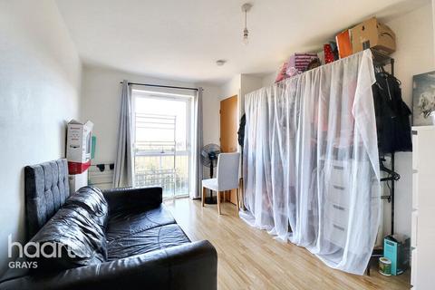 2 bedroom flat for sale, The Chase, Grays