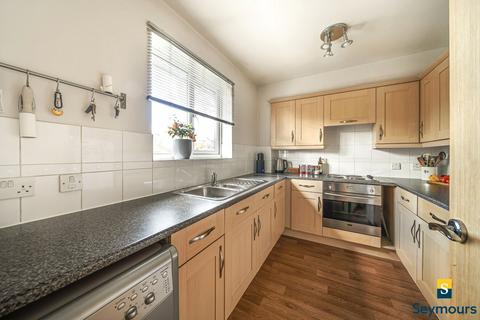 1 bedroom flat for sale, Woodlands Close, Surrey GU1