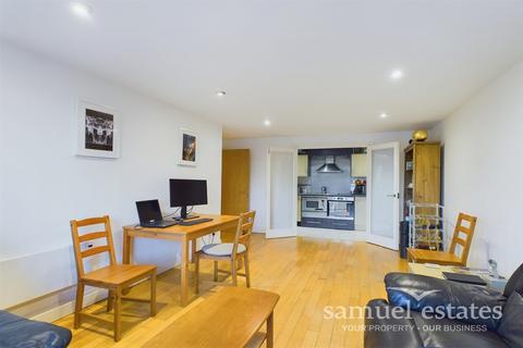 2 bedroom flat for sale, Dolphin House, Smugglers Way, London, SW18