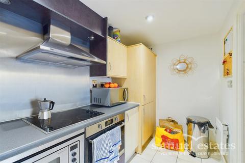 2 bedroom flat for sale, Dolphin House, Smugglers Way, London, SW18