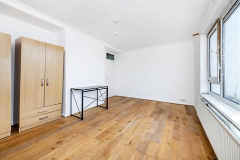 2 bedroom flat to rent, Langdon House, London