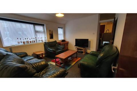 3 bedroom flat to rent, Miskin Street, Cathays, Cardiff