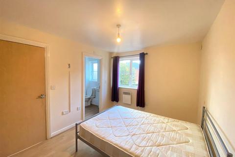 2 bedroom flat to rent, Yukon Road, Broxbourne EN10