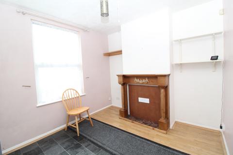 2 bedroom terraced house to rent, Gardiner Street, Gillingham, Kent, ME7