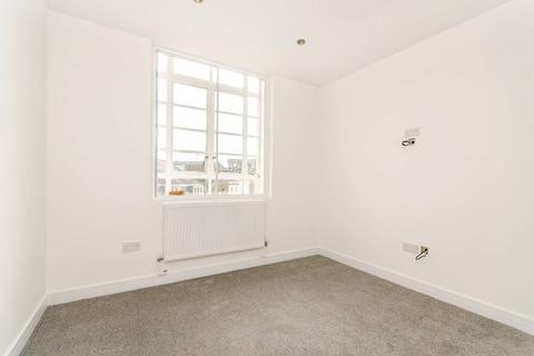 2 bedroom flat to rent, Market Square, Bromley, London, BR1