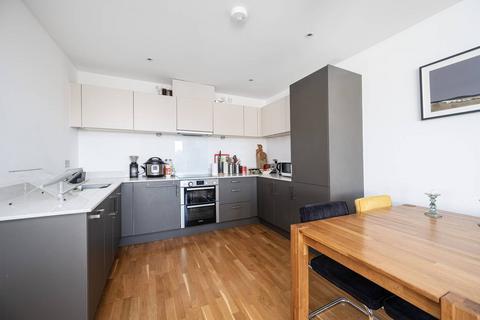 2 bedroom flat to rent, White Horse Lane, Stepney, London, E1