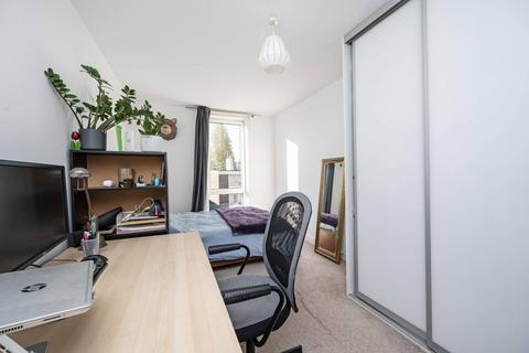 2 bedroom flat to rent, White Horse Lane, Stepney, London, E1