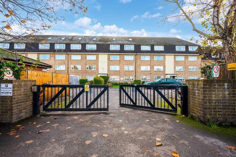 1 bedroom flat for sale, Linden Grove, New Malden, KT3