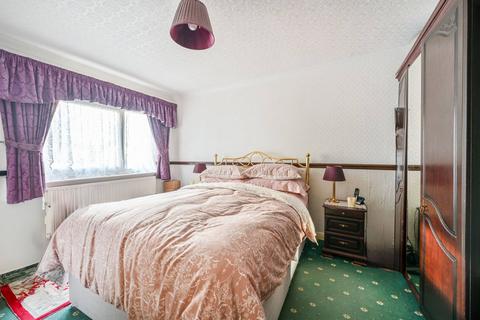 undefined, Linden Grove, New Malden, KT3