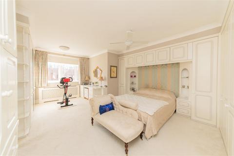 3 bedroom flat for sale, Holders Hill Road, Hendon, London