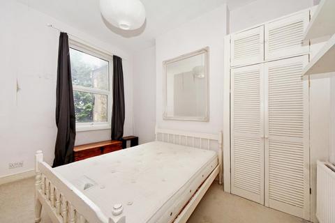 2 bedroom flat to rent, Harvist Road, Queens Park, London