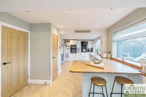 24 Howmead, Berkeley, GL13 9AS