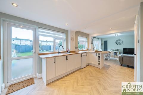 24 Howmead, Berkeley, GL13 9AS