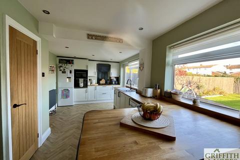24 Howmead, Berkeley, GL13 9AS