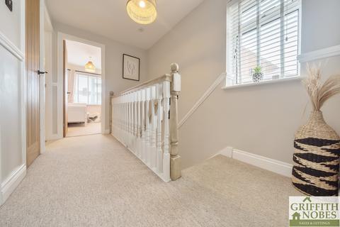 24 Howmead, Berkeley, GL13 9AS