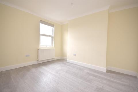 2 bedroom apartment to rent, Station Road, Redhill RH1