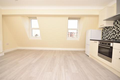 2 bedroom apartment to rent, Station Road, Redhill RH1