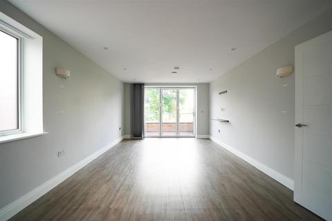 2 bedroom apartment to rent, Wood Lane, Isleworth TW7