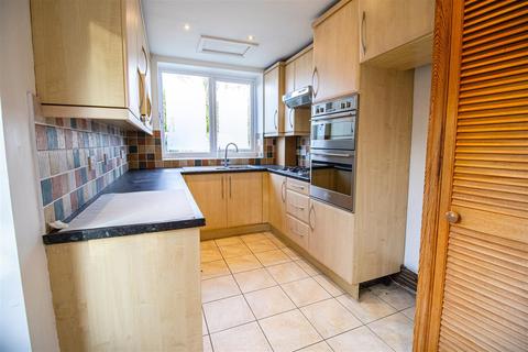 4 bedroom semi-detached house to rent, 4-Bed Semi-Detached Property to Let on Fulwood Hall Lane, Preston