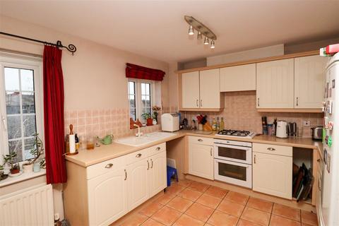 4 bedroom townhouse for sale, Longmoor Court, Fleet GU51