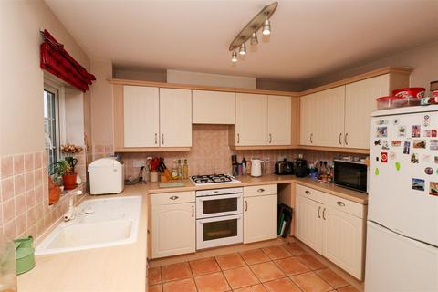 4 bedroom townhouse for sale, Longmoor Court, Fleet GU51