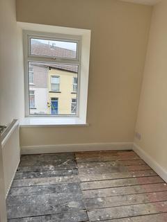15 Oak Street, Tonypandy, CF40 2DT