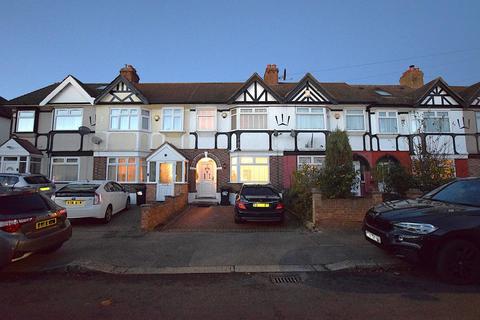 4 bedroom house to rent, Gresham Drive, Romford, RM6