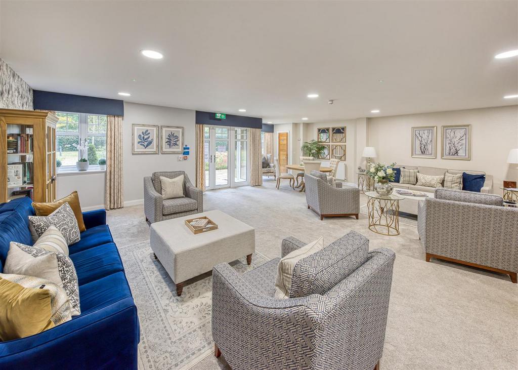 5 Clock Gardens-communal lounge2.jpg
