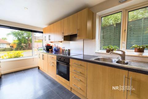 2 bedroom semi-detached house for sale, Ellingham Road, Chessington, Surrey. KT9