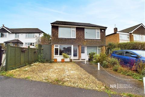 2e Ellingham Road, Chessington, KT9 2JA