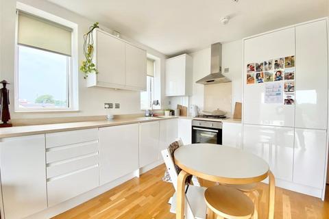 2 bedroom flat to rent, Portland Road, Hove, East Sussex, BN3