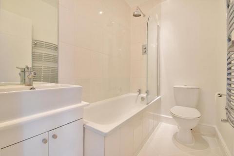 2 bedroom flat to rent, Minster Road, West Hampstead, NW2