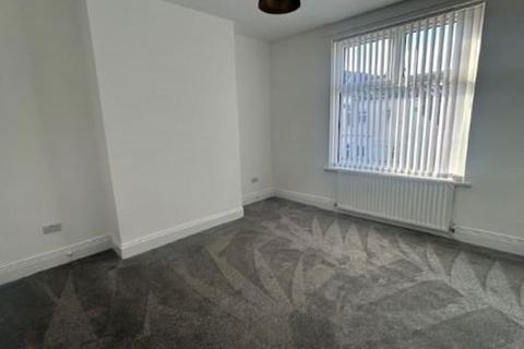 3 bedroom flat to rent, Eccleston Road, South Shields