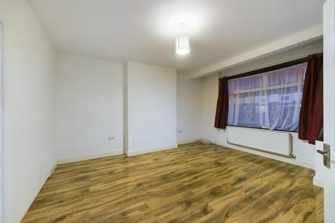 3 bedroom terraced house to rent, Martin Way, London