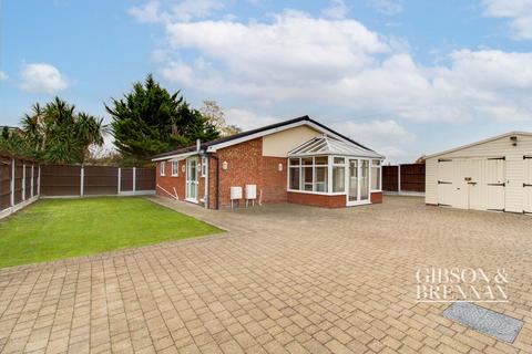 2 bedroom detached bungalow for sale, Lawrence Road, Basildon, SS13